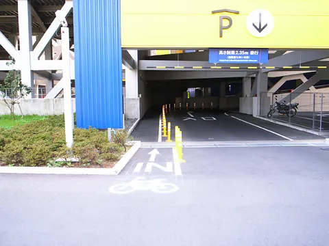 IKEAの駐車場入り口