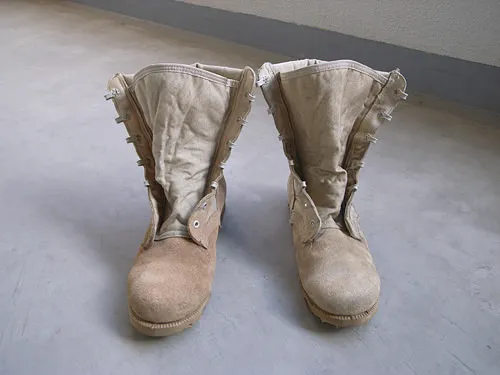 染めQで塗装前のアルタマブーツ 染めQで染める前のブーツ