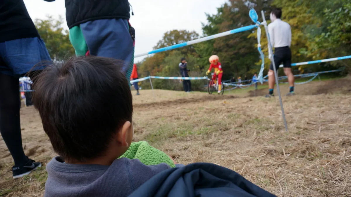 アンパンマンを見る我が子