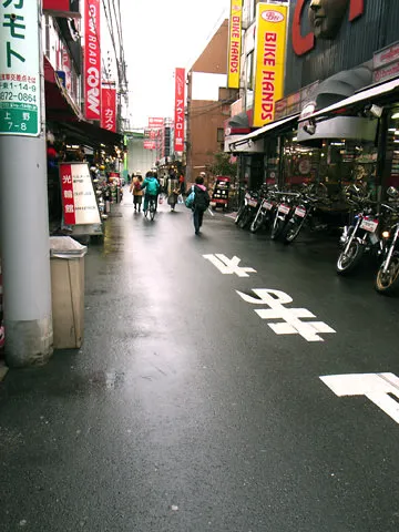 上野のバイク街