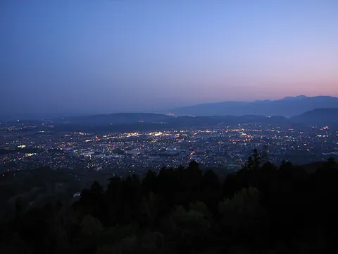 ヤビツ峠、高齢の菜の花台から ヤビツ峠、高齢の菜の花台から