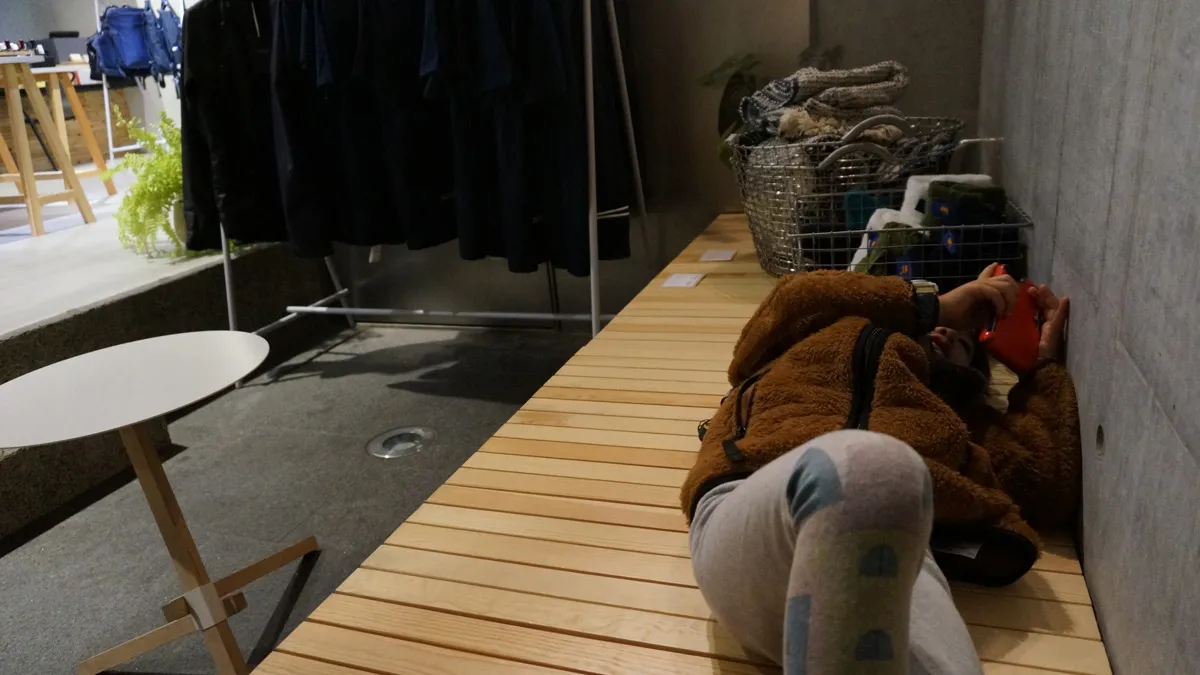 レシオアンドシーでくつろぐ子供