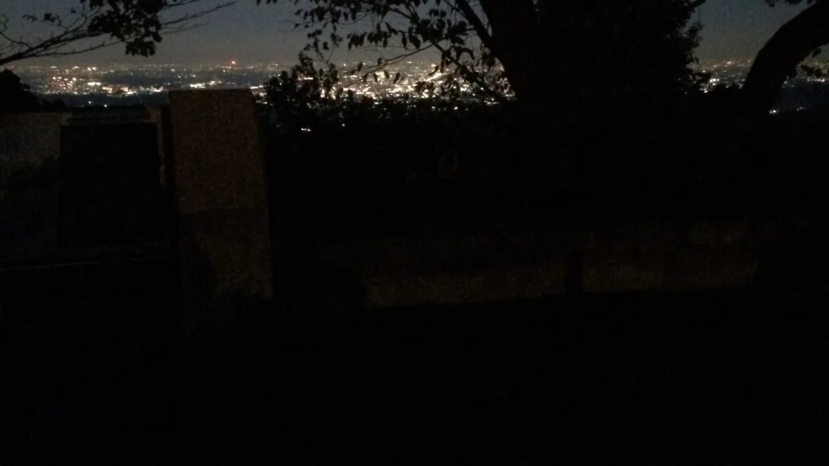 真っ暗な高尾山頂