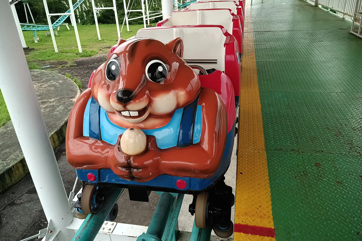 恵那峡ランドのムキムキリス