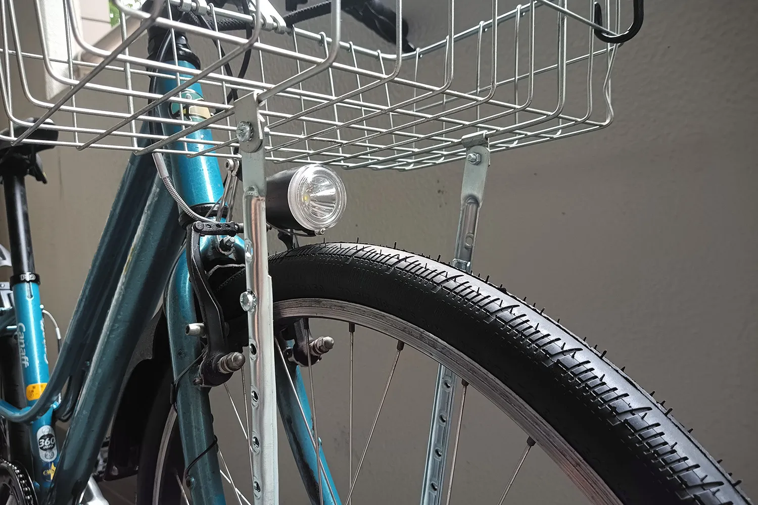 Wald137の下にハブダイナモライトを設置