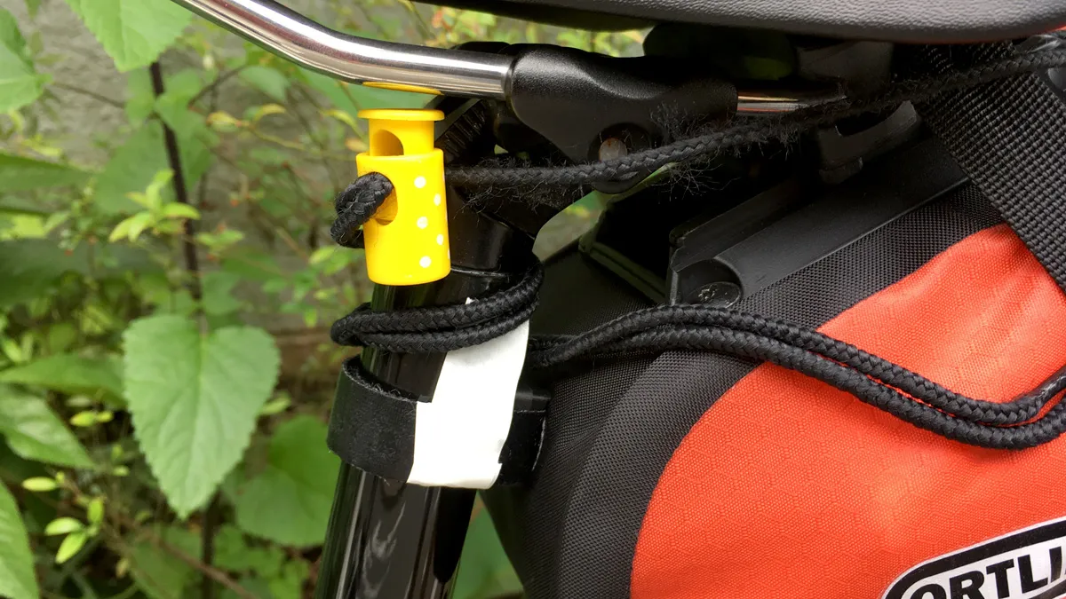 オルトリーブ サドルバッグ L シグナルレッド