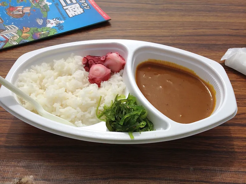 伊里前福幸商店街で食べた海鮮辛口カレー