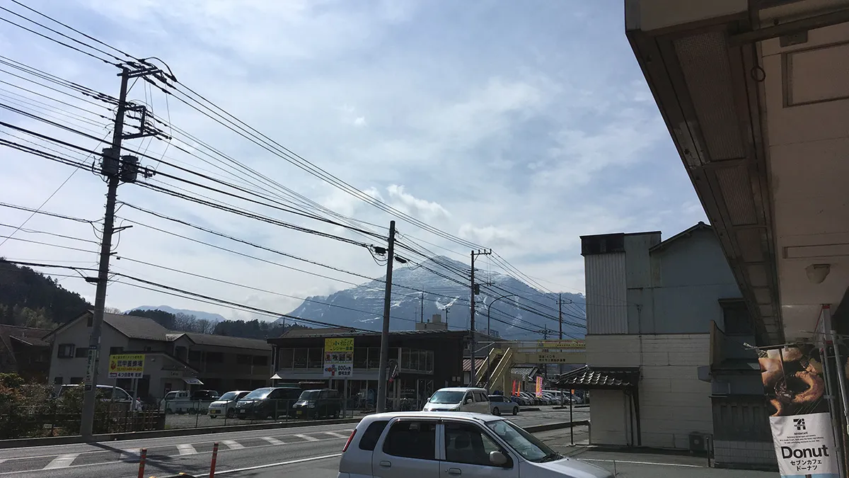 秩父のピラミッド状の山