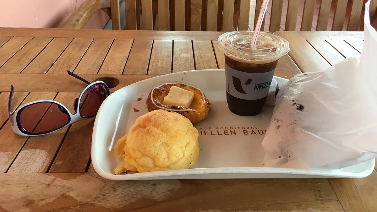 宇都宮シェレンバウムのメロンパンとクリームチーズとココアあげパン