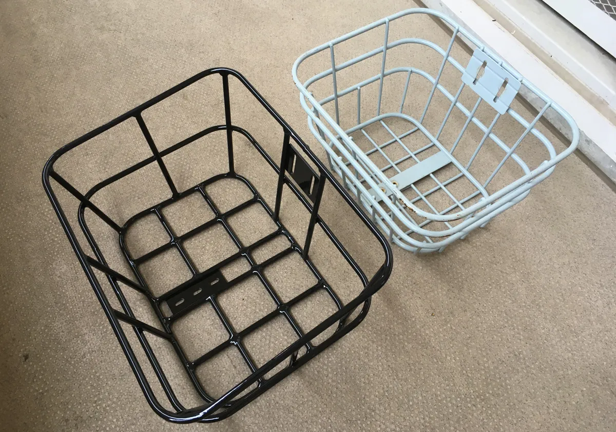 ギザプロダクツのAL-N03アルミバスケット Lとbikkeについていたカゴの比較