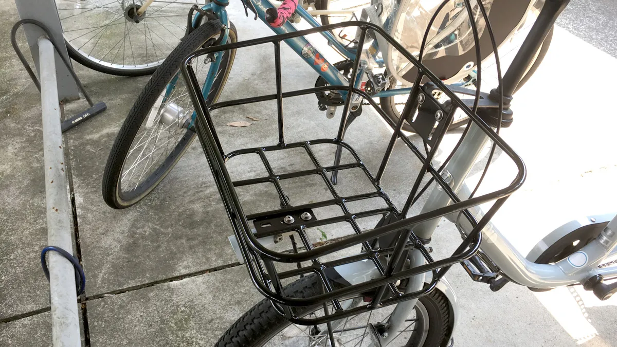 bikkeのカゴをアルミ製の大きなものに変えた - クソパンダの健康生活