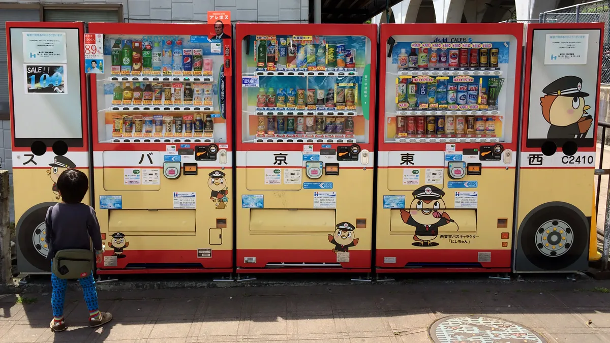 バスの絵が書かれた自販機