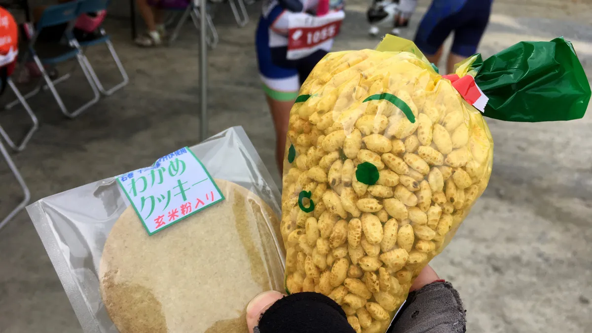 にっこりサンパークでわかめクッキーとポン菓子