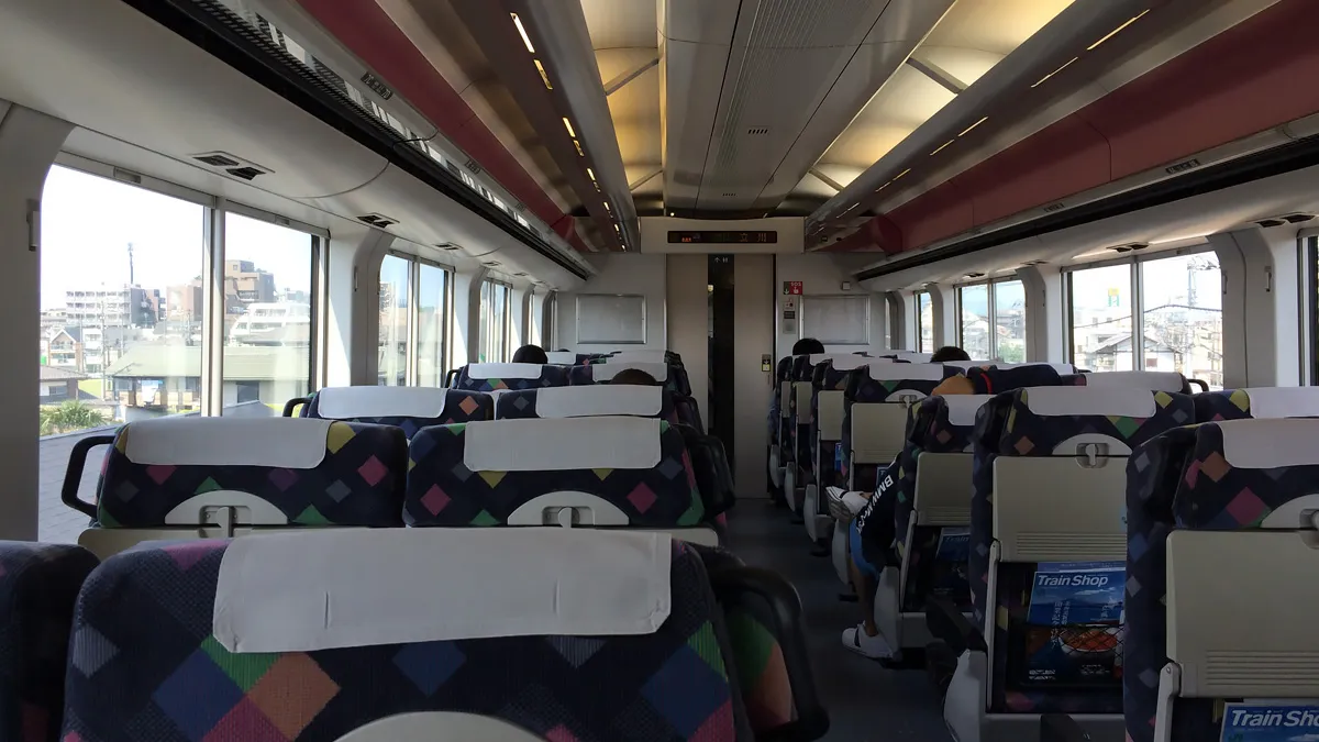 特急かいじ号の社内