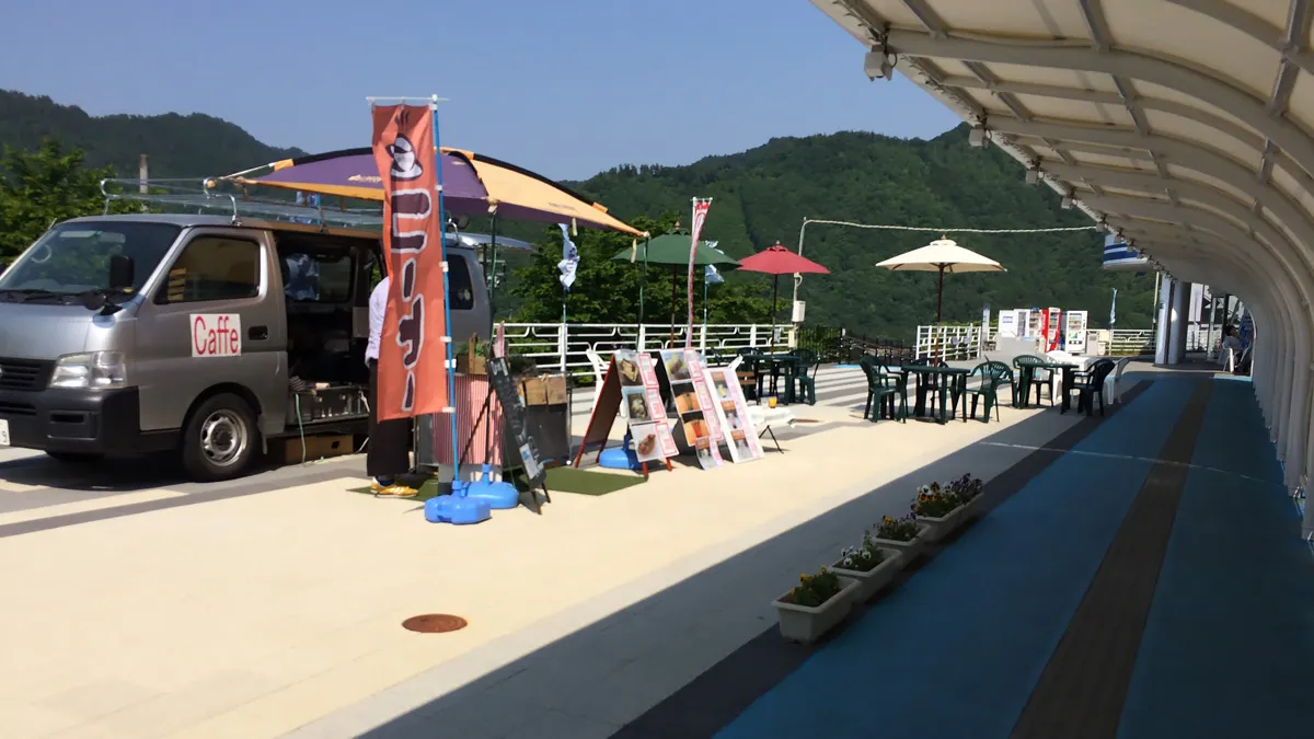 外の移動カフェ