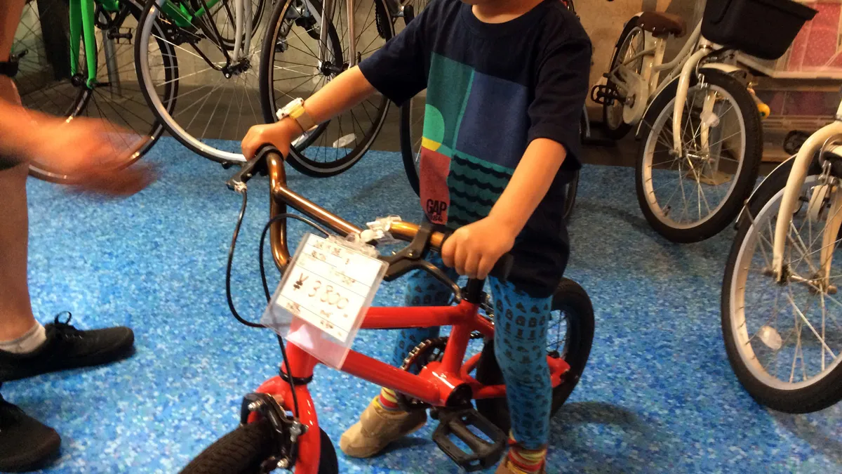 サイクルパラダイスでダーカスワン試乗中