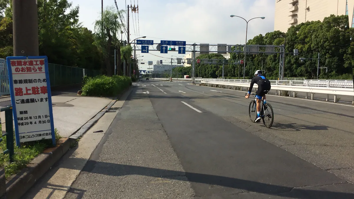 多い埠頭に現れた Peter Walker