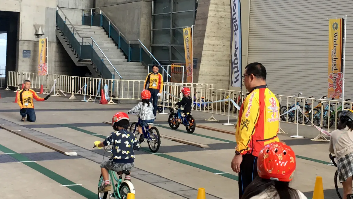 ウィーラースクールで一本橋の練習