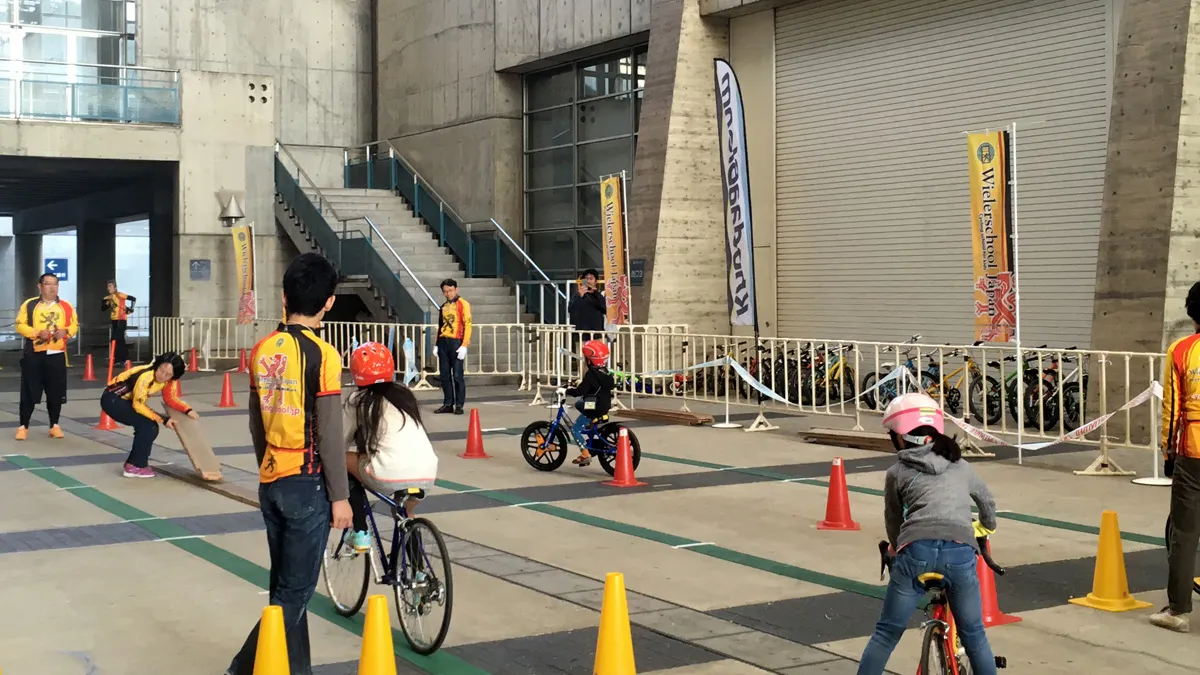 ウィーラースクールでスラロームの練習