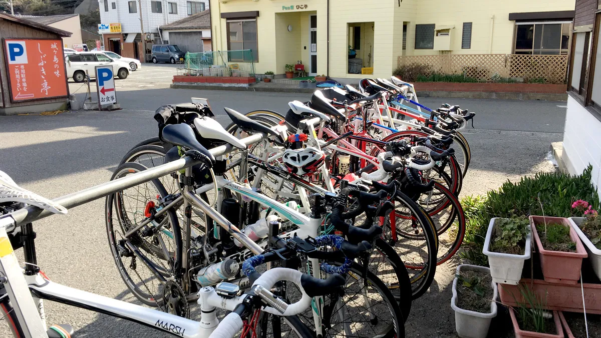 しぶき亭のバイクラック