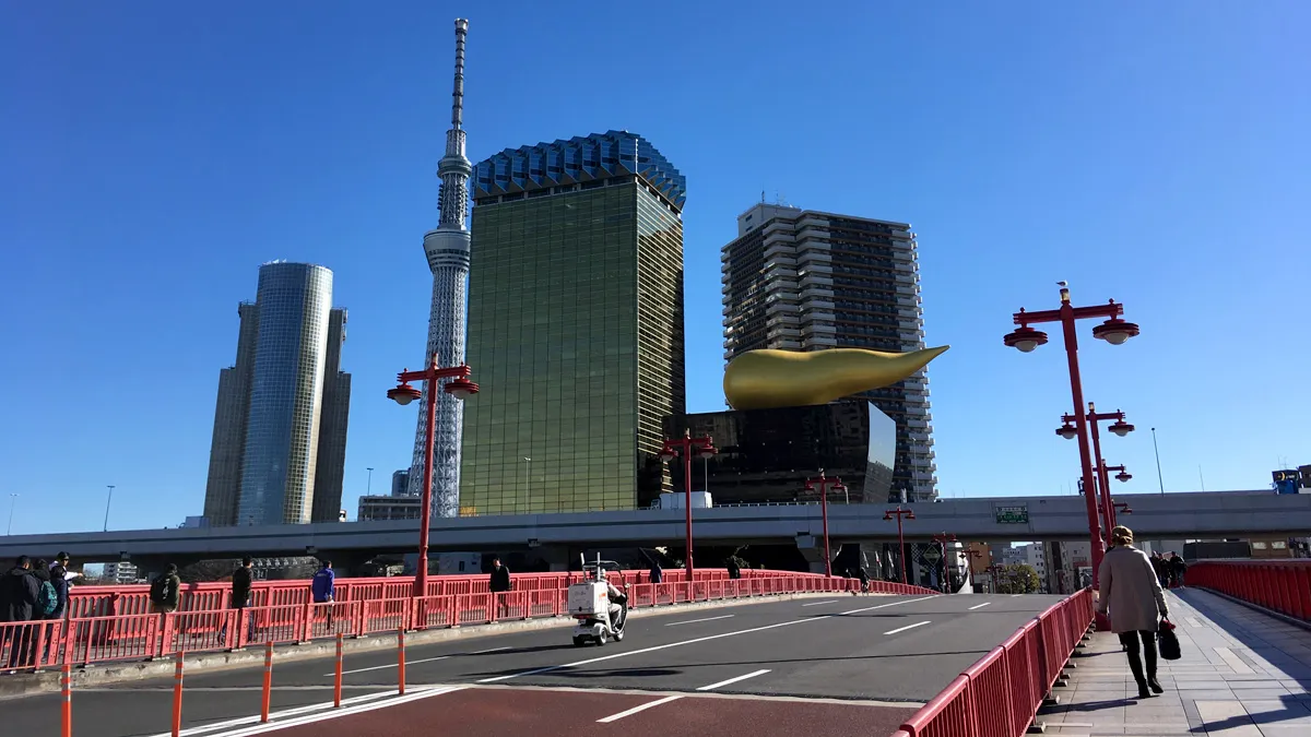浅草らしい写真 スカイツリーとウンコ