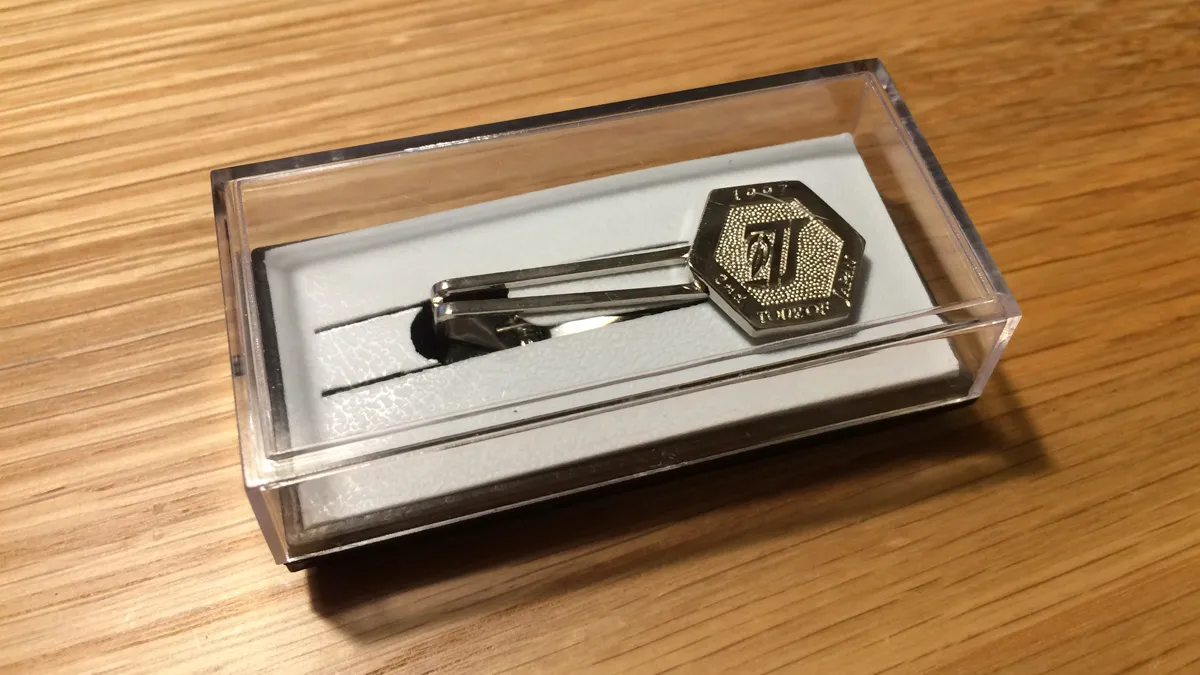 TOJのネクタイピン