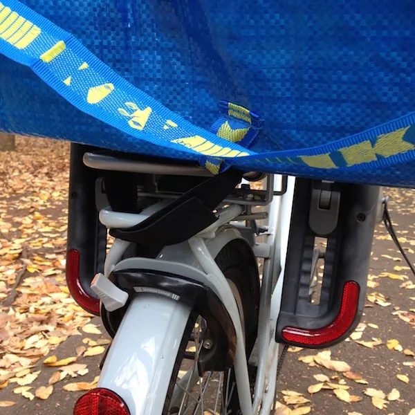 椅子に引っ掛ける