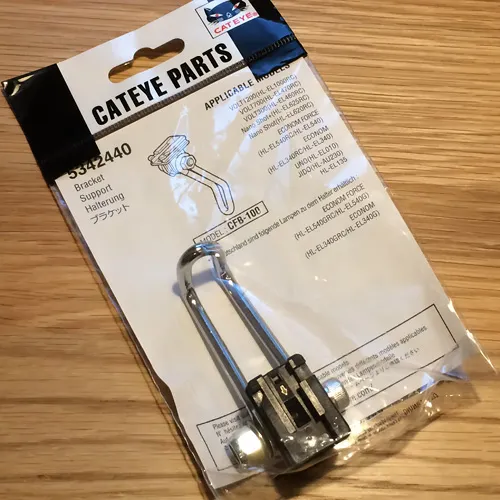 キャットアイのセンターフォークブラケット