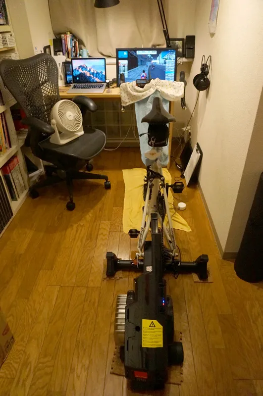 Elite KURAでZwiftをやる全景写真