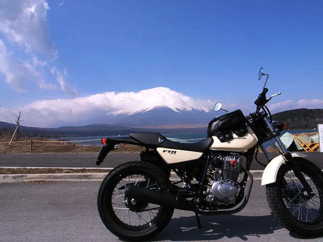 富士山とFTR233