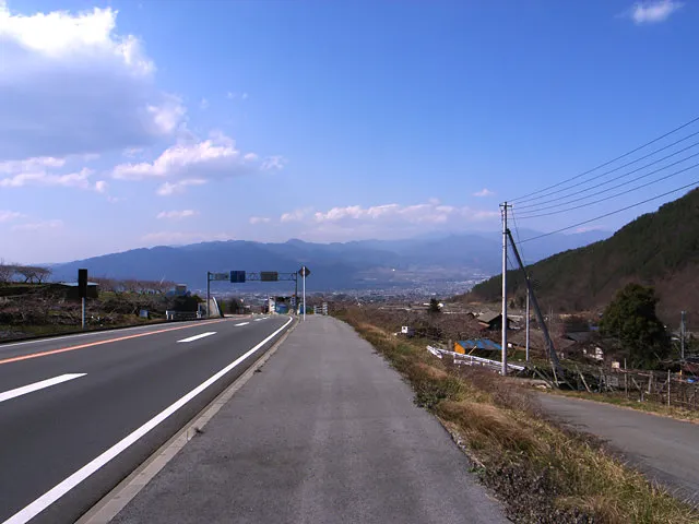 旧鎌倉往還から見る甲府盆地 旧鎌倉往還から見る甲府盆地