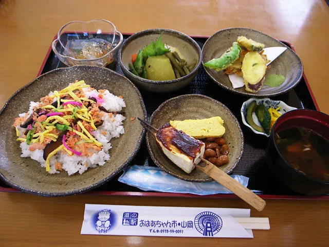 道の駅 おばあちゃん市・山岡のランチ