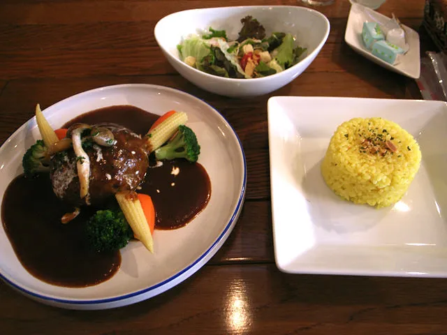 グータンで優雅に昼食 グータンで優雅に昼食